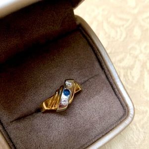 10K TWO TONE SAPPHIRE AND DIAMOND RING (7.5)